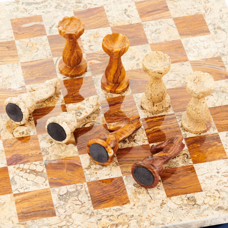 Шахматы каменные "Грация" яшма и ракушечник 30 купить в Екатеринбурге