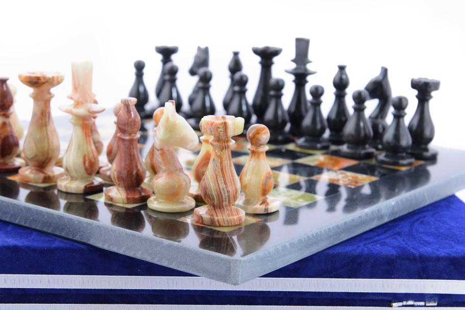 Шахматы из камня "Грация" темный мрамор и оникс 30 купить в Екатеринбурге