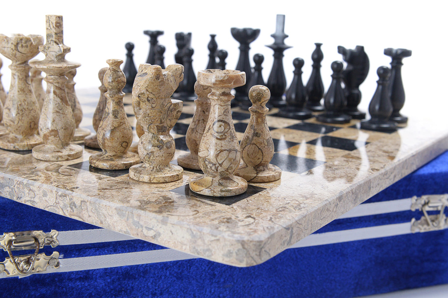 Шахматы каменные "Триада" мрамор и ракушечник 40 купить в Екатеринбурге