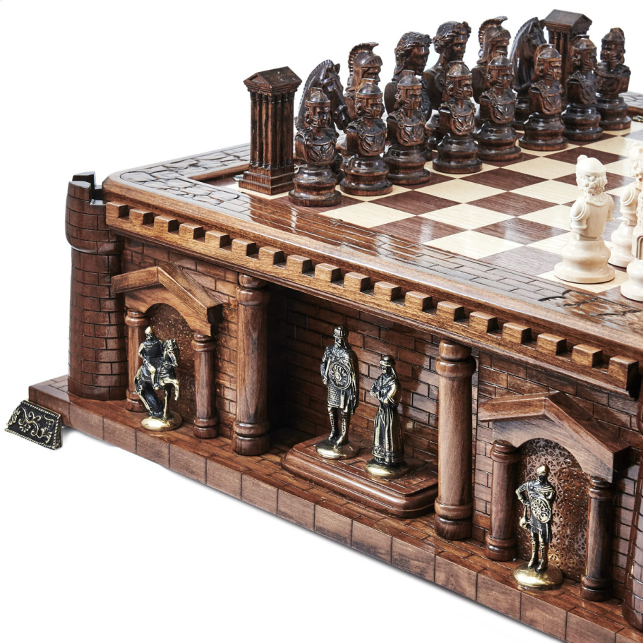 Шахматы резные в ларце " Замок Барсьенсе " , Harutyunyan купить в Екатеринбурге